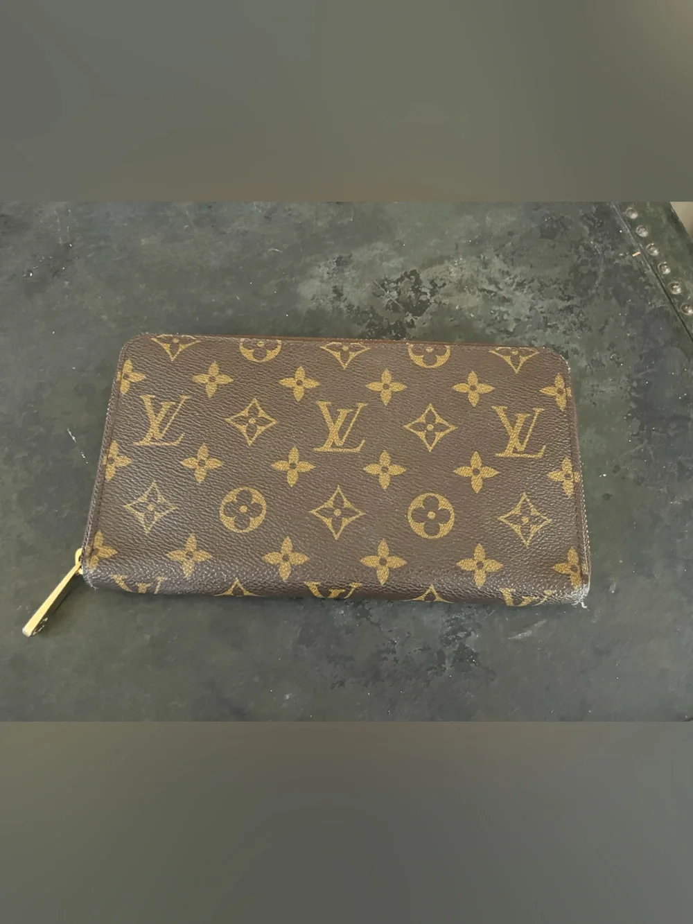 Authentic Louis Vuitton monogram Zippy Wallet
